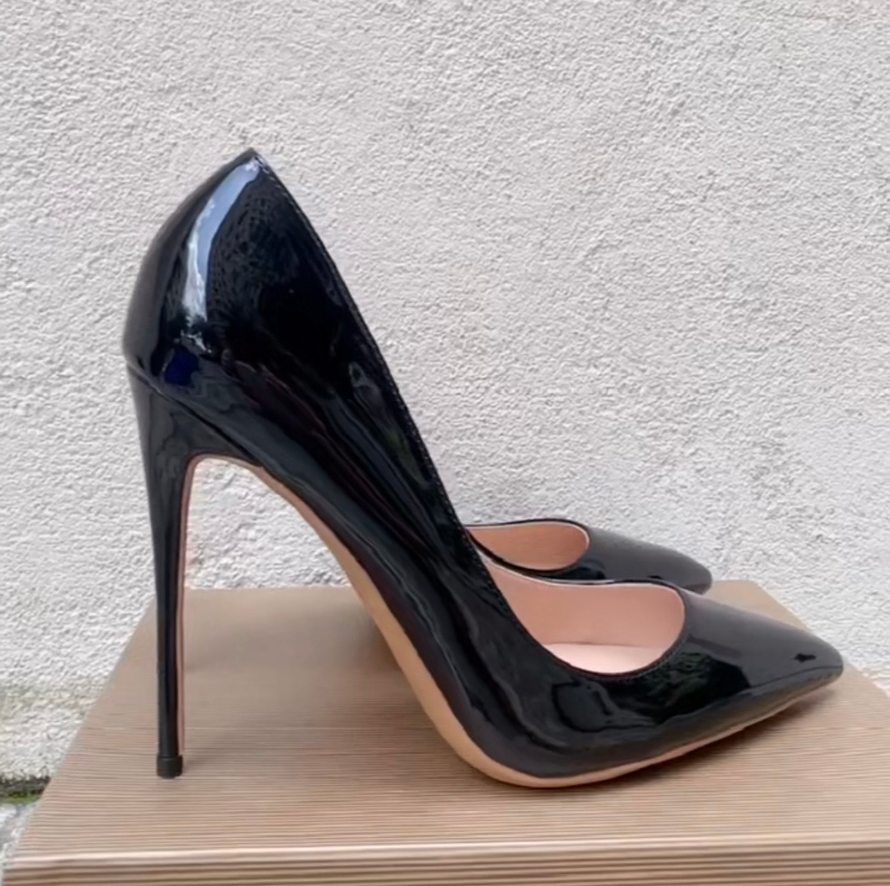 עקבים דגם - BLACK