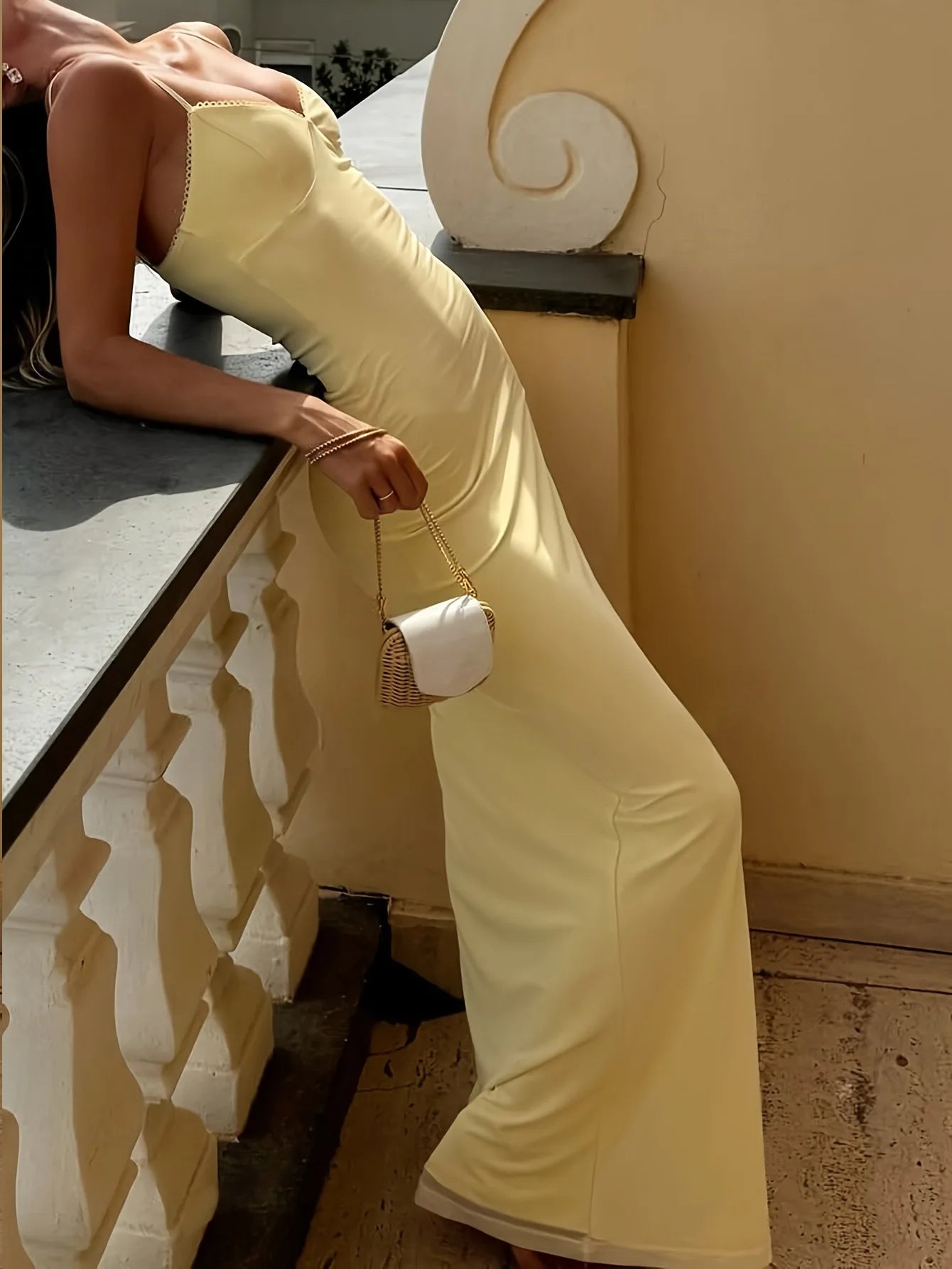 שמלת דגם - VEE